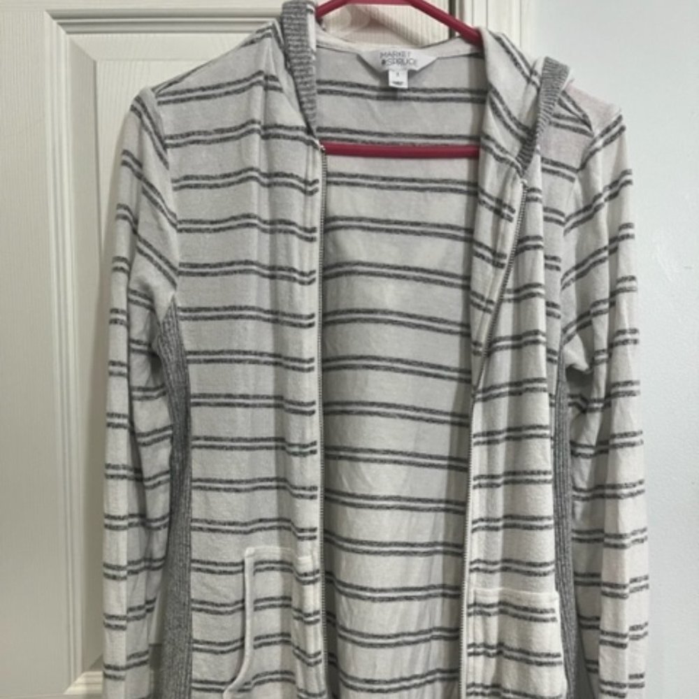 Market & Spruce grey/white zip up hoodie